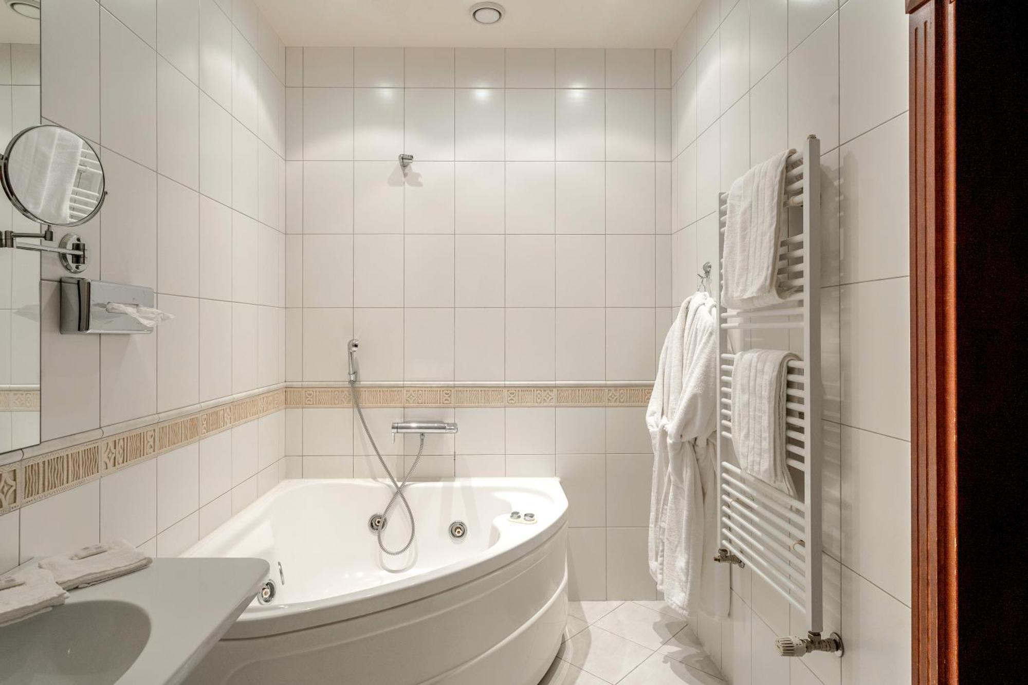Hotel Sfinksas Каунас Екстериор снимка